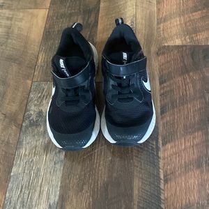 Boys Nike Revolution Shoe Size 13